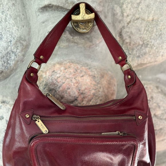 Beautiful deep red leather purse with lots of pockets - Picture 11 of 16